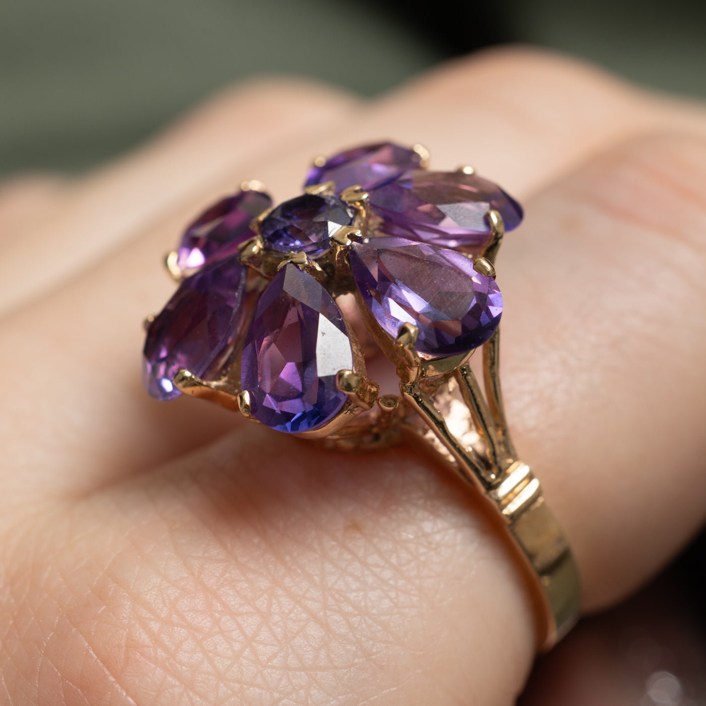 Synthetic Colour Change Sapphire Flower Ring | 12.60ctw | SZ 6.75 |