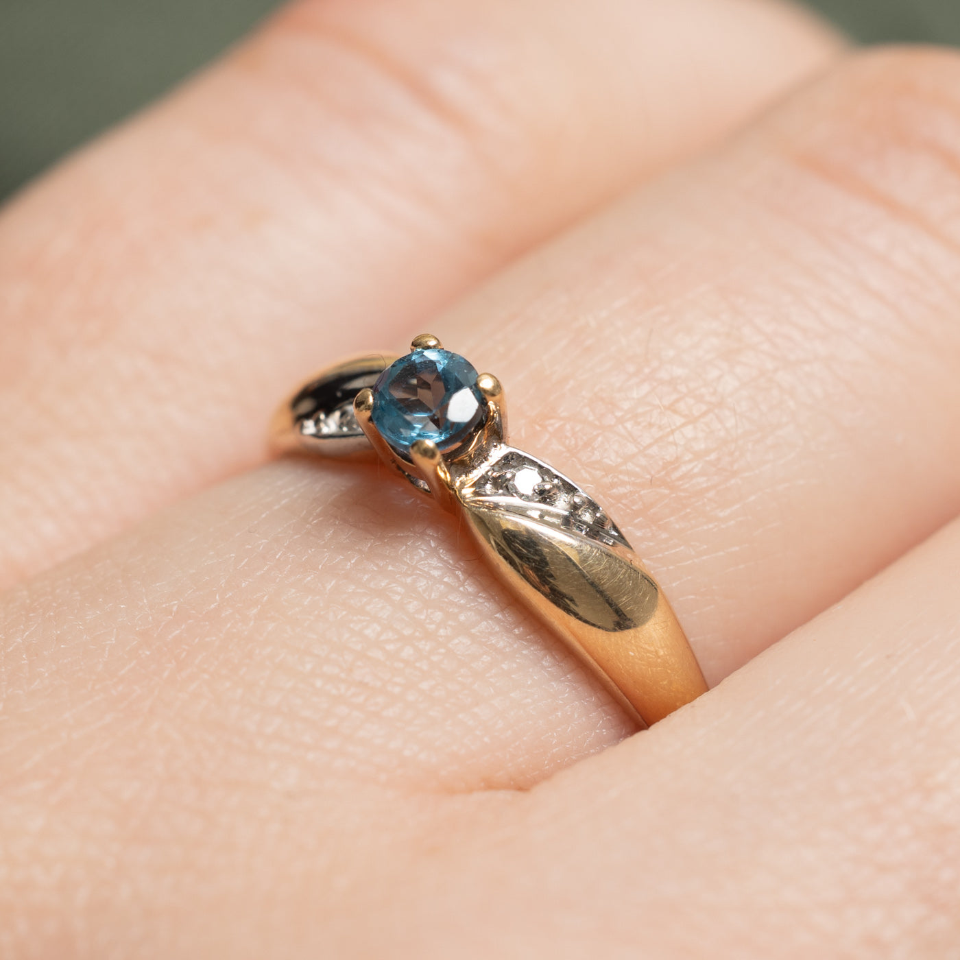 Bague conique inversée en topaze et diamants | 0,25 ct, 0,01 ct au total | Taille 6,25 |