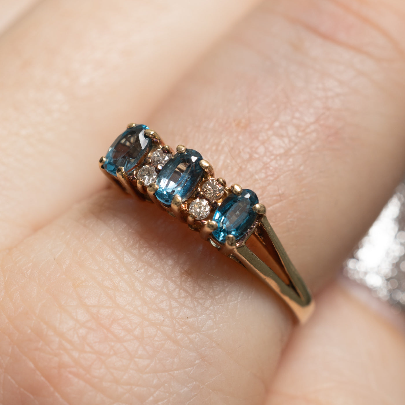 Bague trois pierres topaze et diamants | 0,75 ct, 0,07 ct | Taille 8,25 |