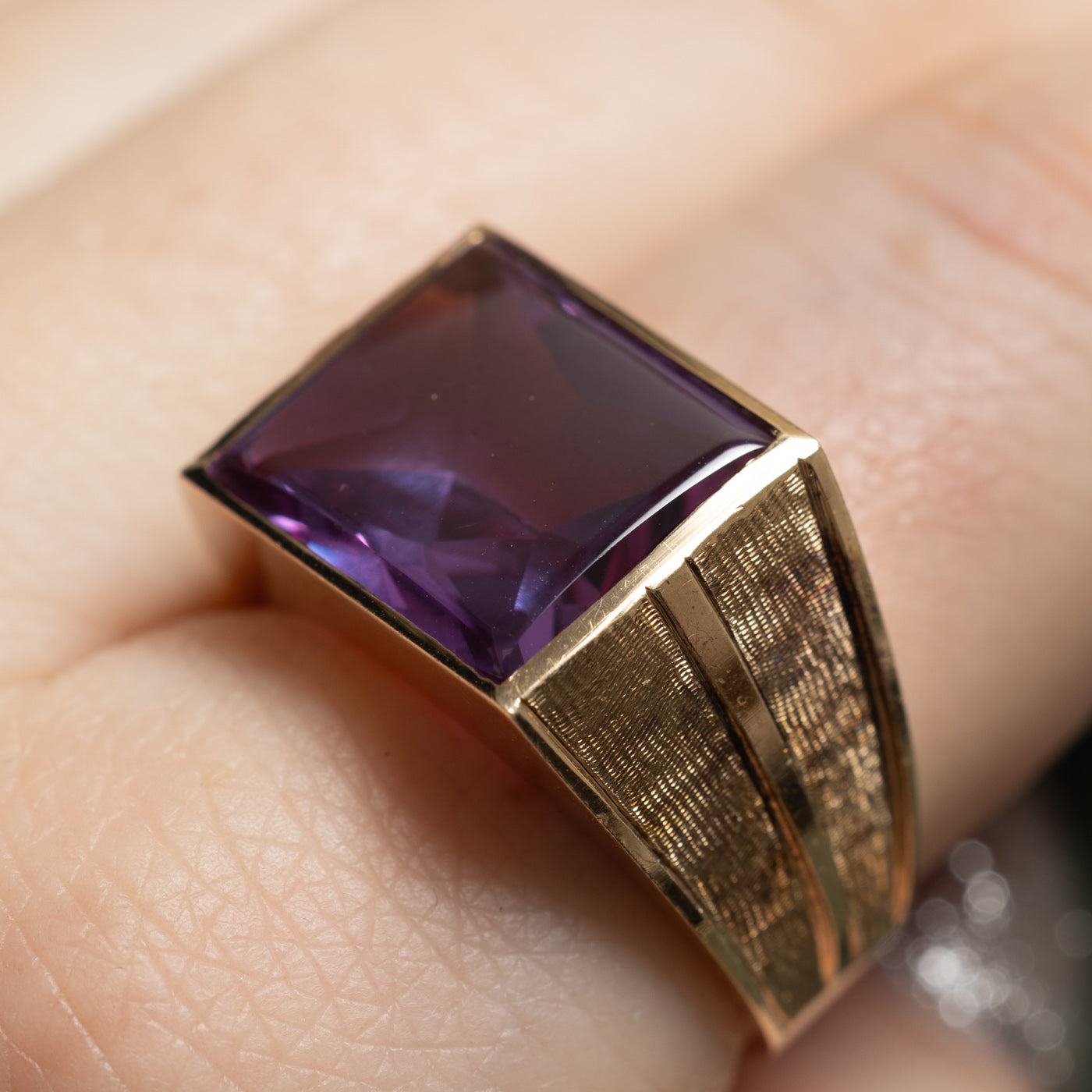 Synthetic Colour Changing Purple Sapphire Cocktail Ring | 11.00ct | SZ 9.5 |