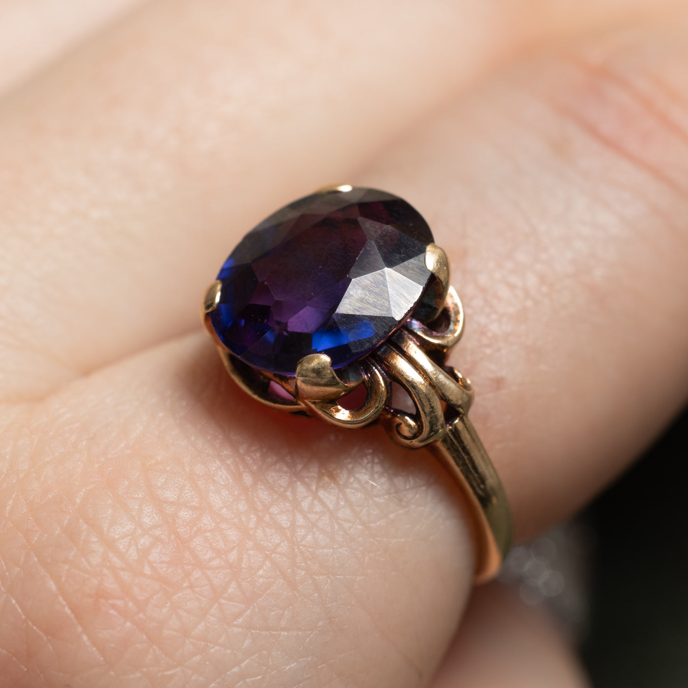Synthetic Colour Change Sapphire Cocktail Ring | 5.00ct | SZ 8 |