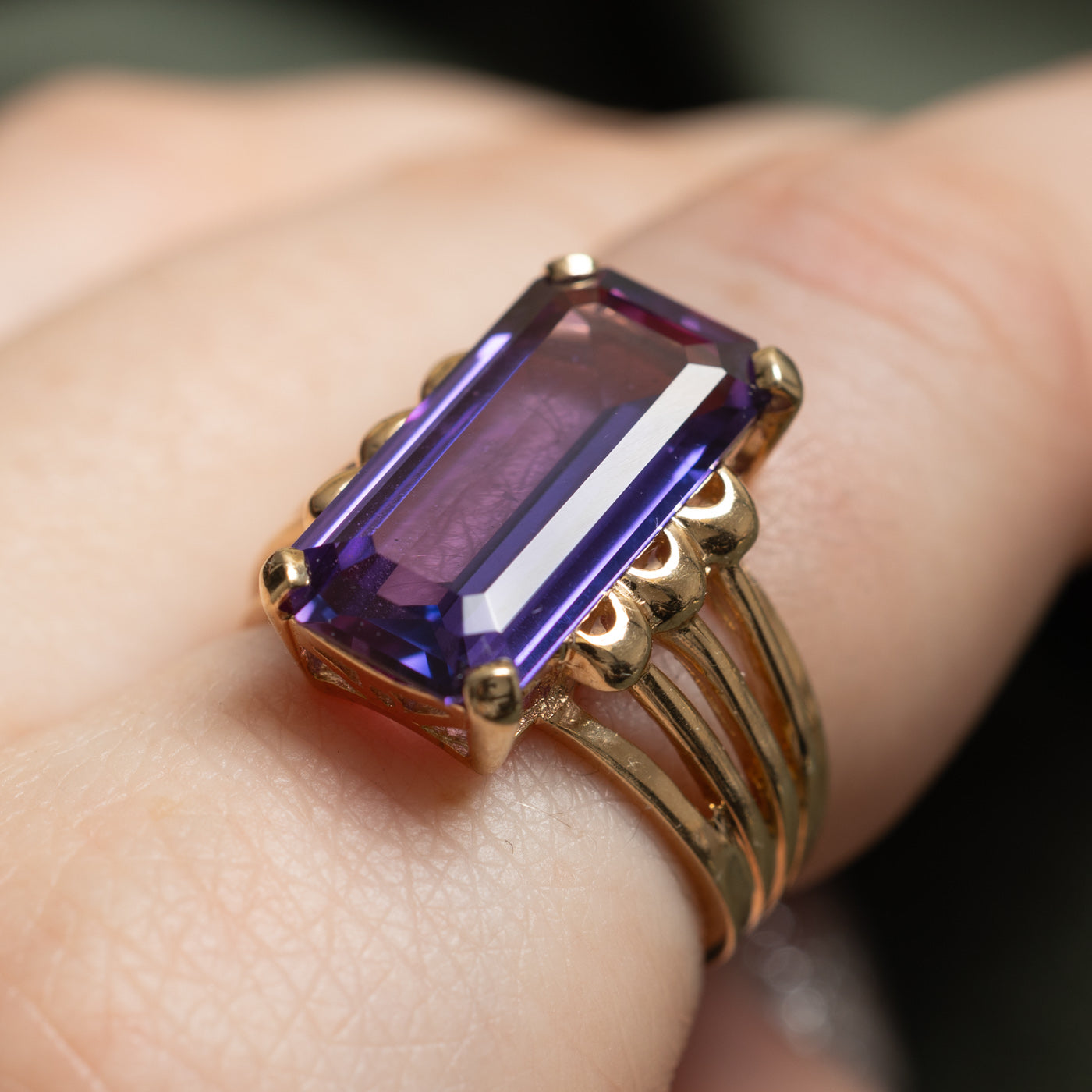 Synthetic Colour Change Sapphire Cocktail Ring | 8.50ct | SZ 6.75 |