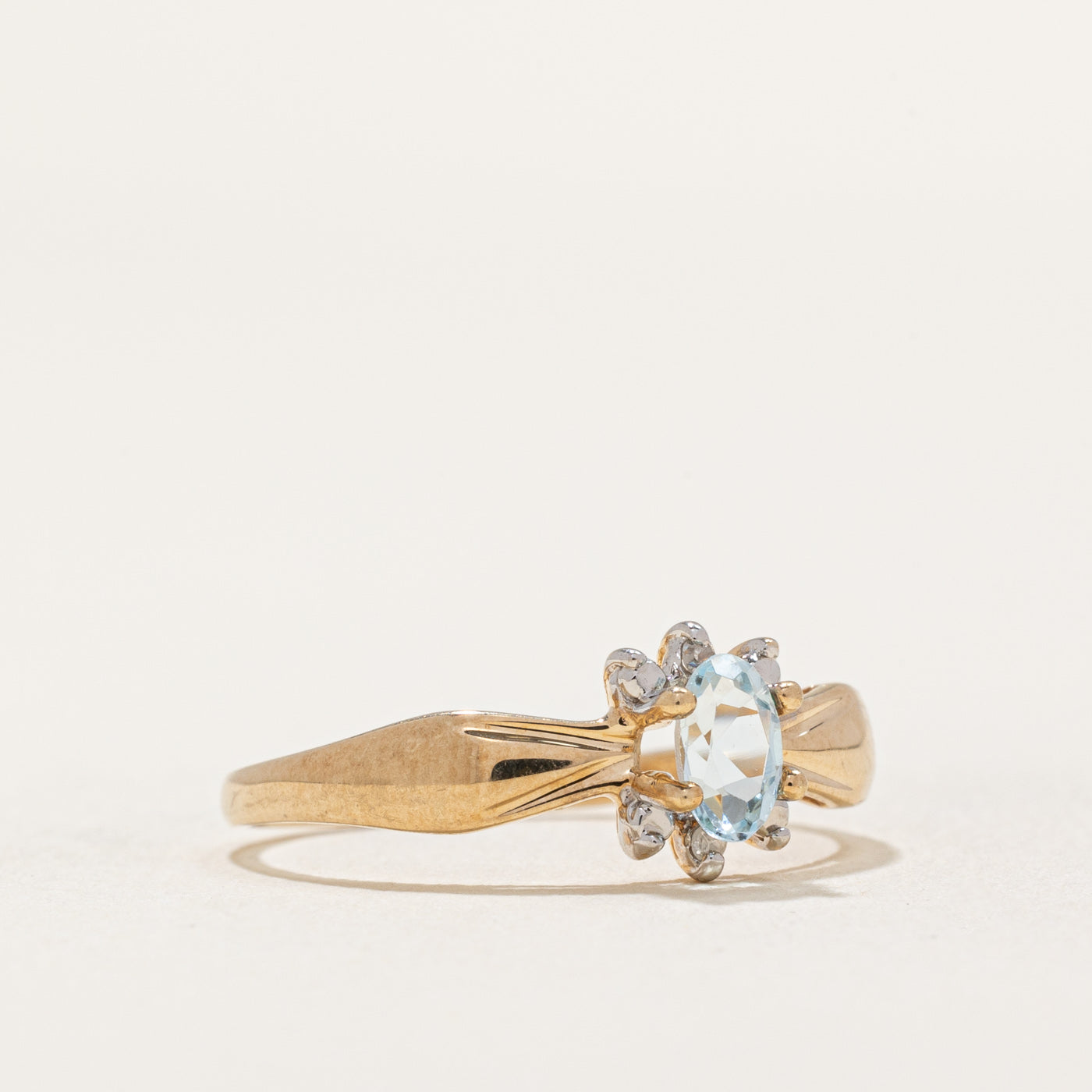 Bague pétale en topaze et diamants | 0,28 ct, 0,006 ct au total | Taille 6,25 |