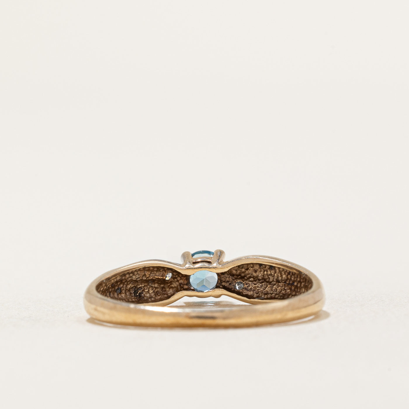 Bague conique inversée en topaze et diamants | 0,25 ct, 0,01 ct au total | Taille 6,25 |
