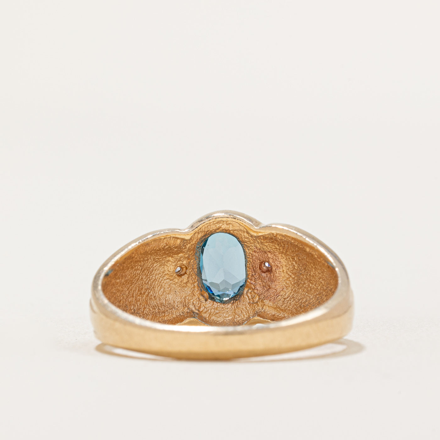 Bague en topaze ovale et diamants | 0,80 ct, 0,01 ct au total | Taille 8 |