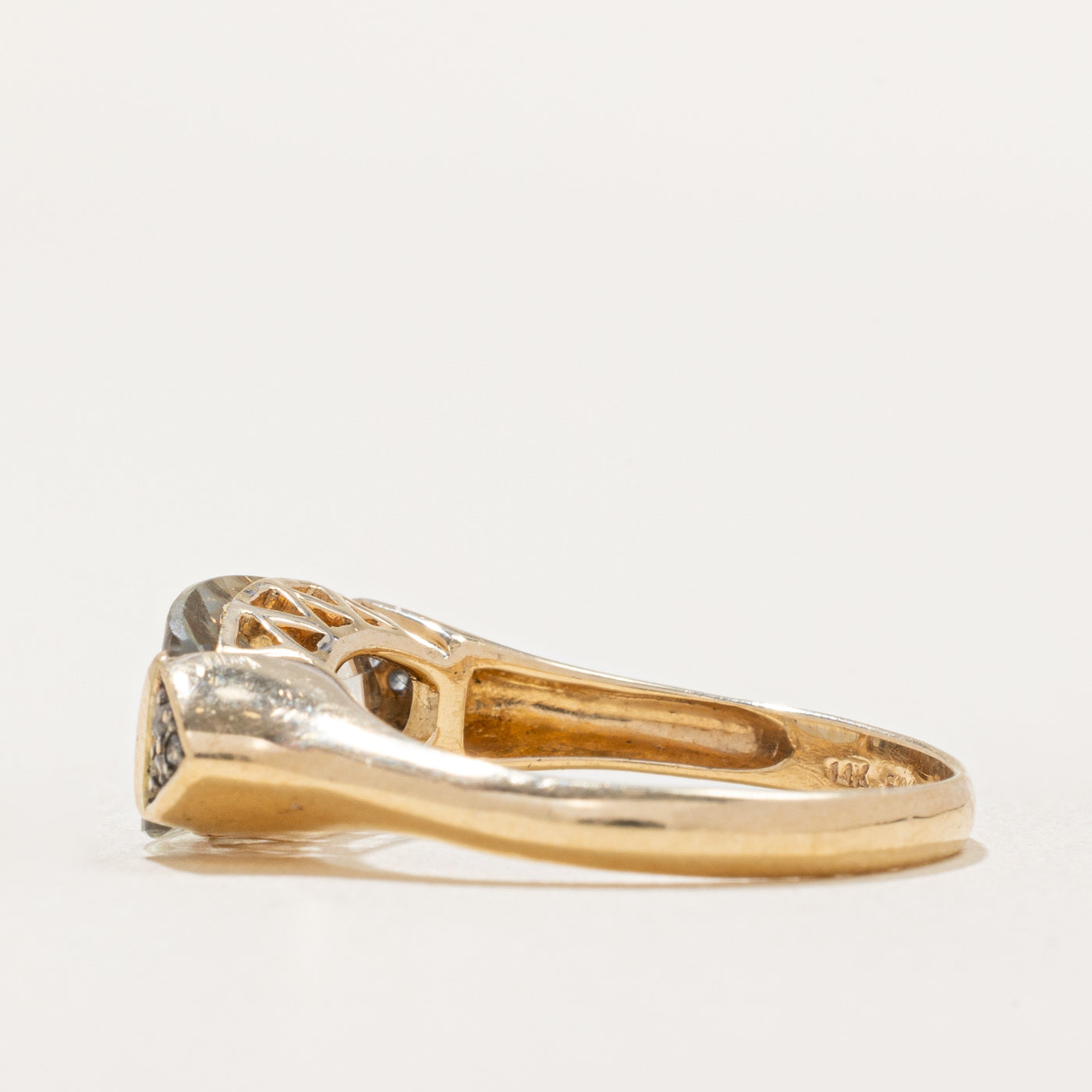 Bague en praïsolite et diamants | 2,40 ct, 0,02 ct au total | Taille 6,5 |