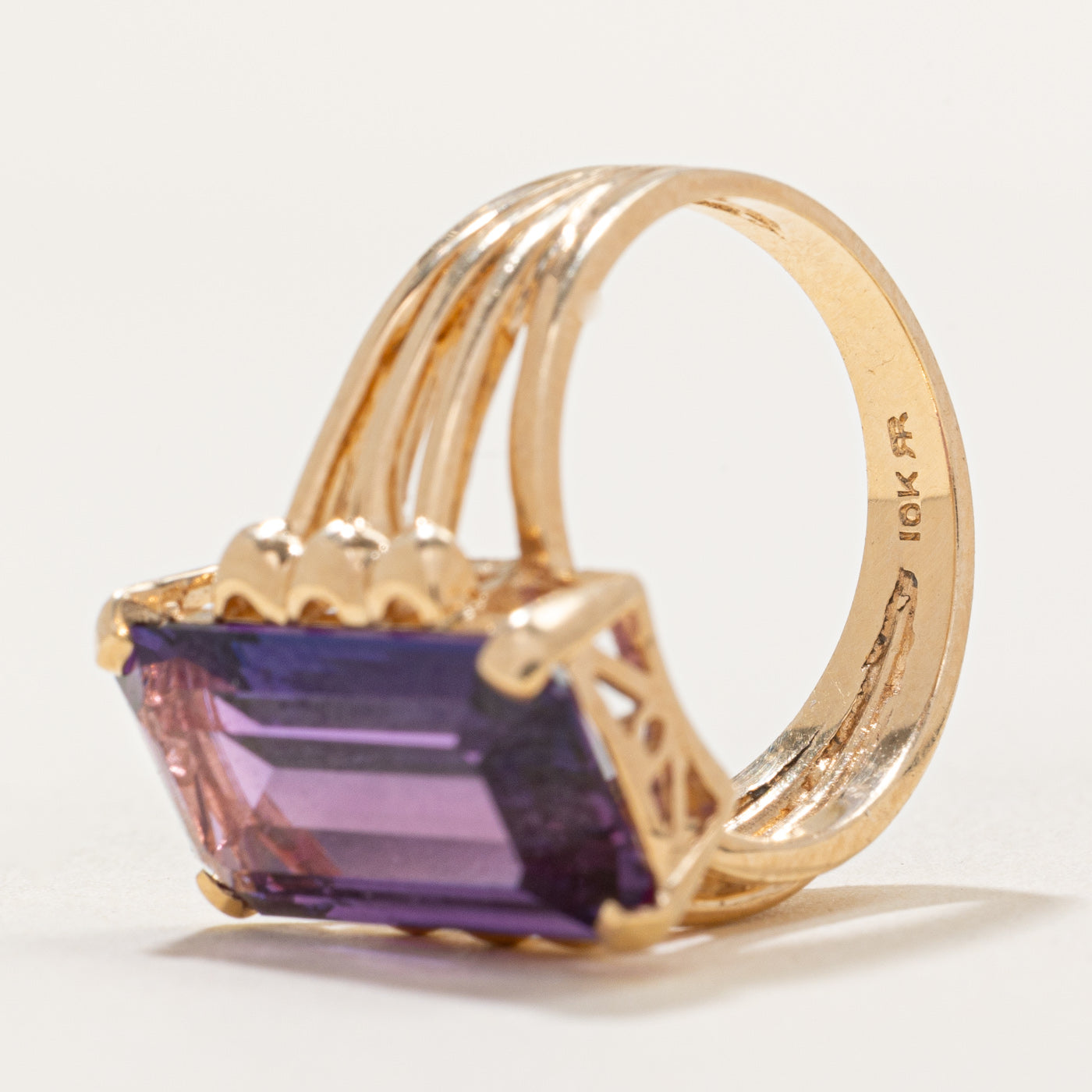 Synthetic Colour Change Sapphire Cocktail Ring | 8.50ct | SZ 6.75 |