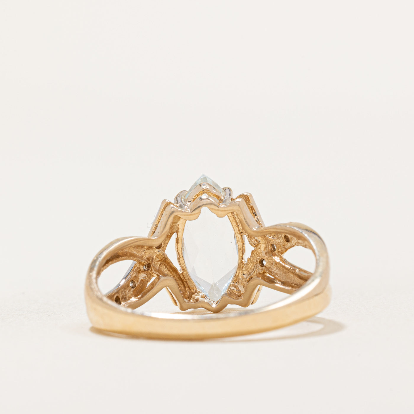 Bague croisée aigue-marine et diamants | 1,10 ct, 0,03 ct au total | Taille 8,25 |