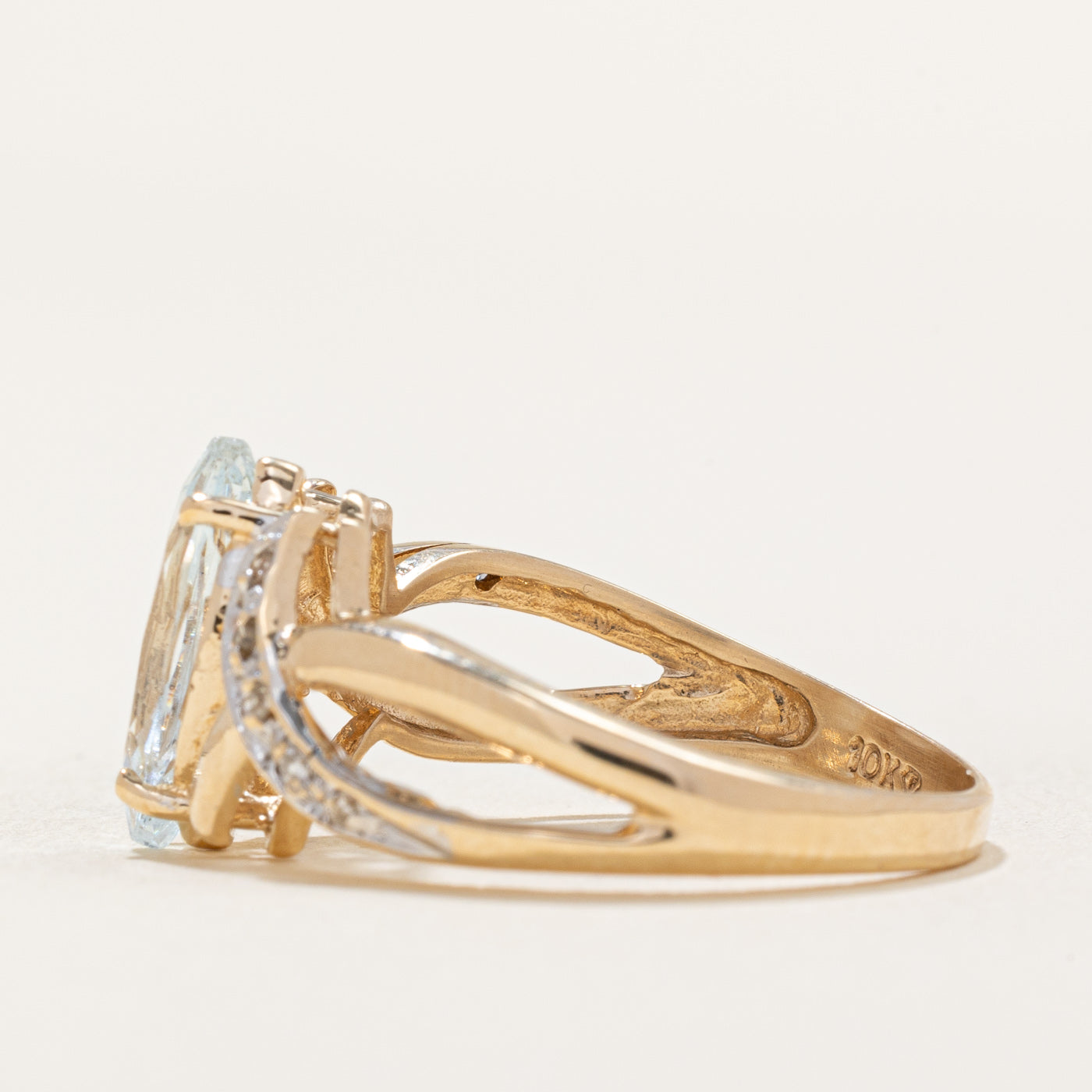 Bague croisée aigue-marine et diamants | 1,10 ct, 0,03 ct au total | Taille 8,25 |