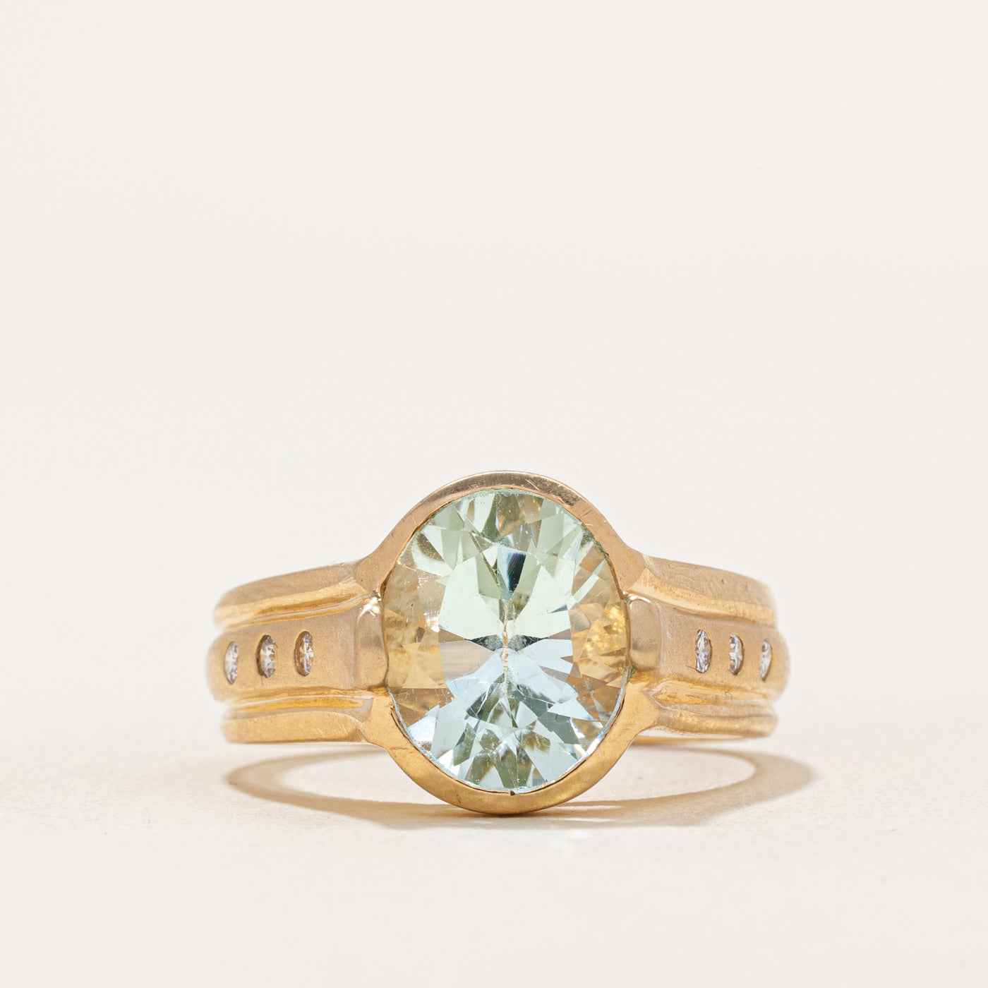 Bague cocktail aigue-marine et diamants | 2,80 ct, 0,05 ct au total | Taille 6,75 |