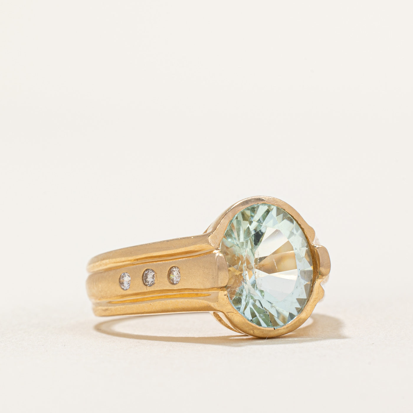 Bague cocktail aigue-marine et diamants | 2,80 ct, 0,05 ct au total | Taille 6,75 |