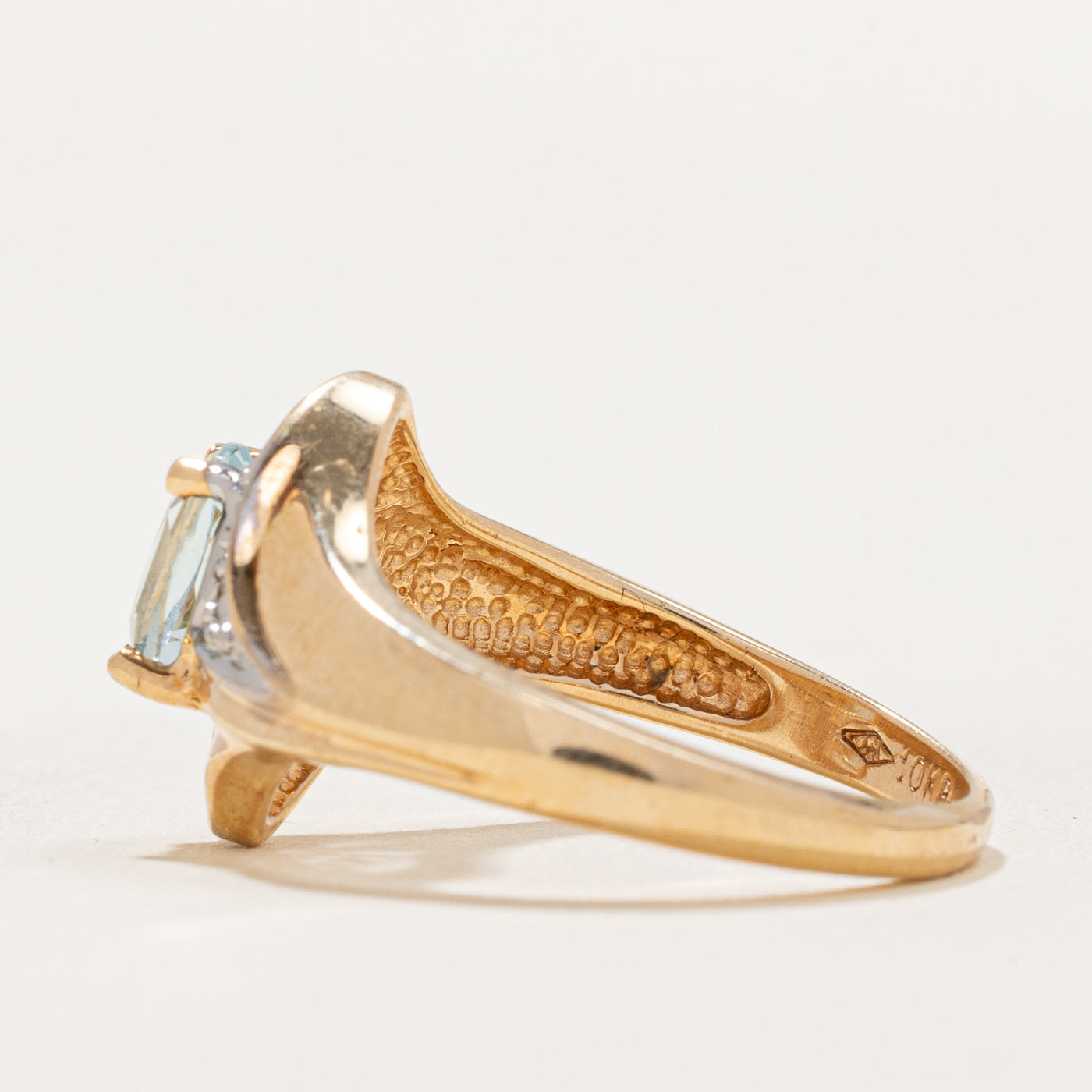 Aquamarine & Diamond Cocktail Ring | 0.70ct, 0.01ctw | SZ 6.5 |