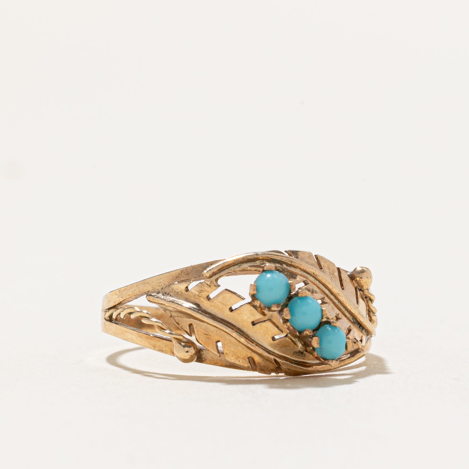 Bague vintage en turquoise à motif feuille diagonale (0,18 ct) | Taille 7,75