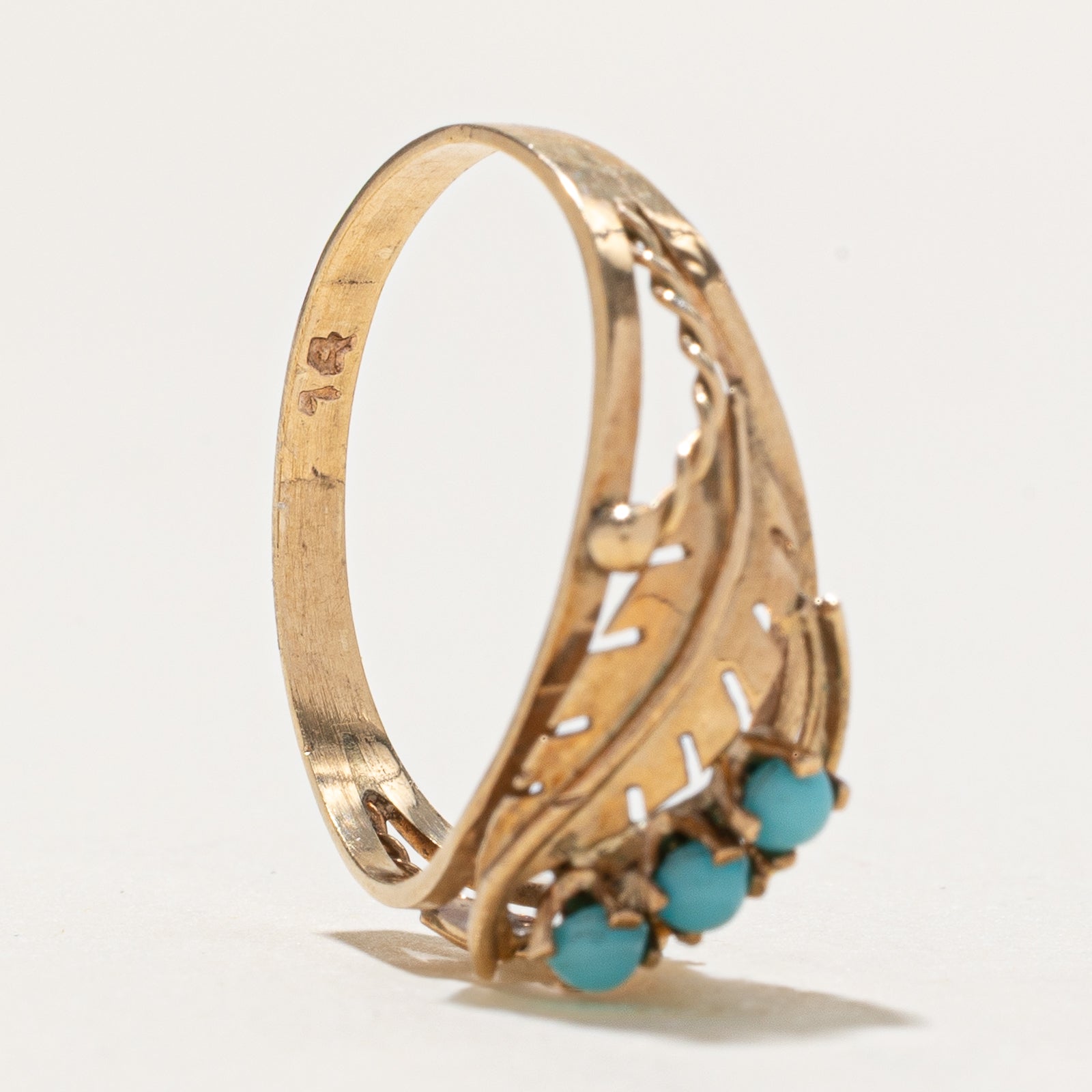 Bague vintage en turquoise à motif feuille diagonale (0,18 ct) | Taille 7,75