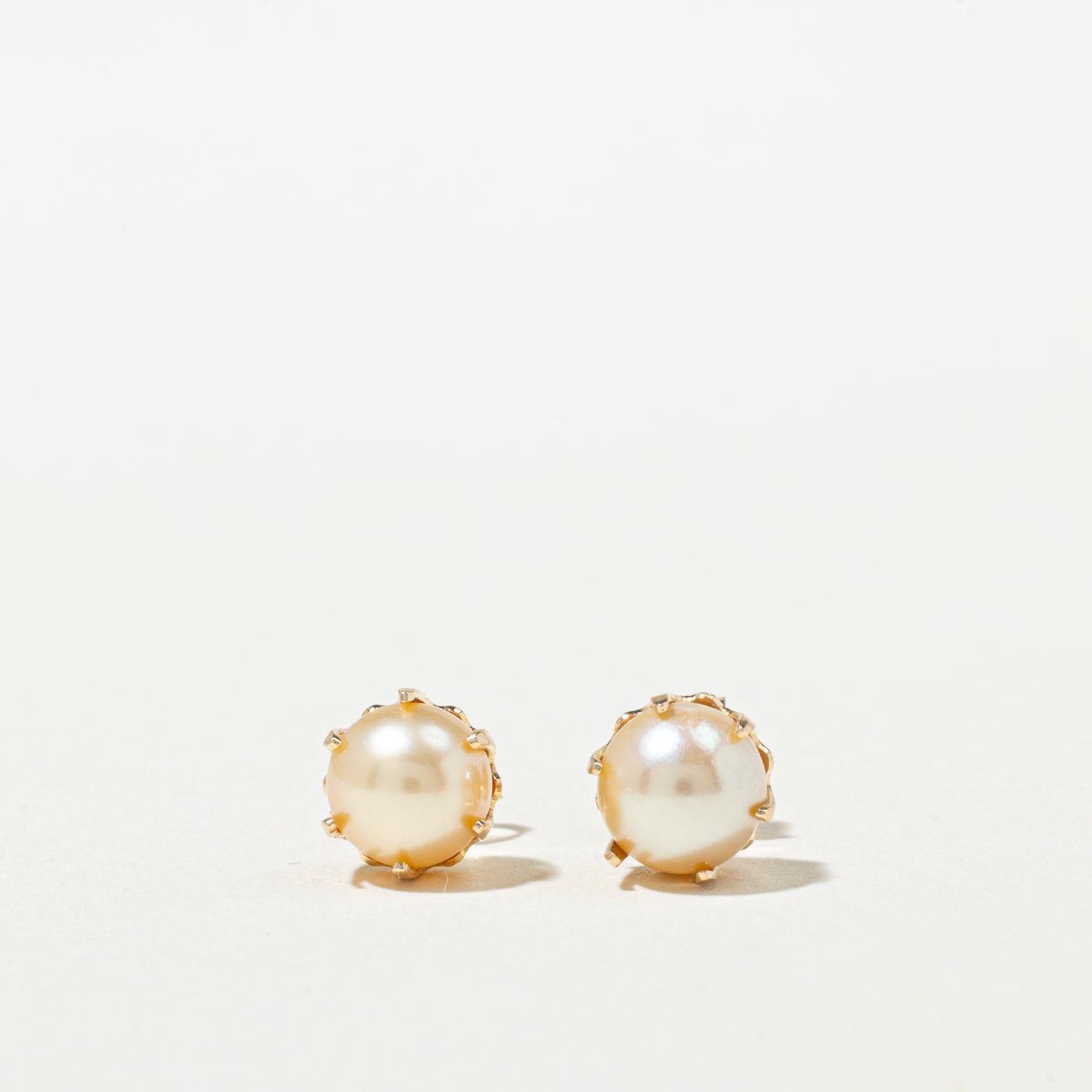Boucles d'oreilles puces en or 14 carats serties de perles