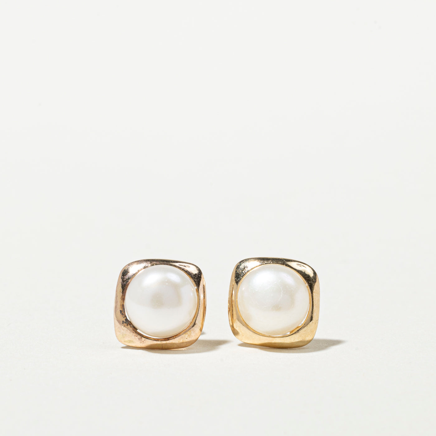 Boucles d'oreilles puces carrées en perles 10K