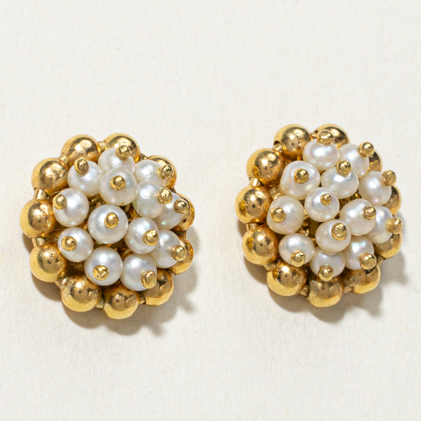 Boucles d'oreilles puces en perles 18 carats