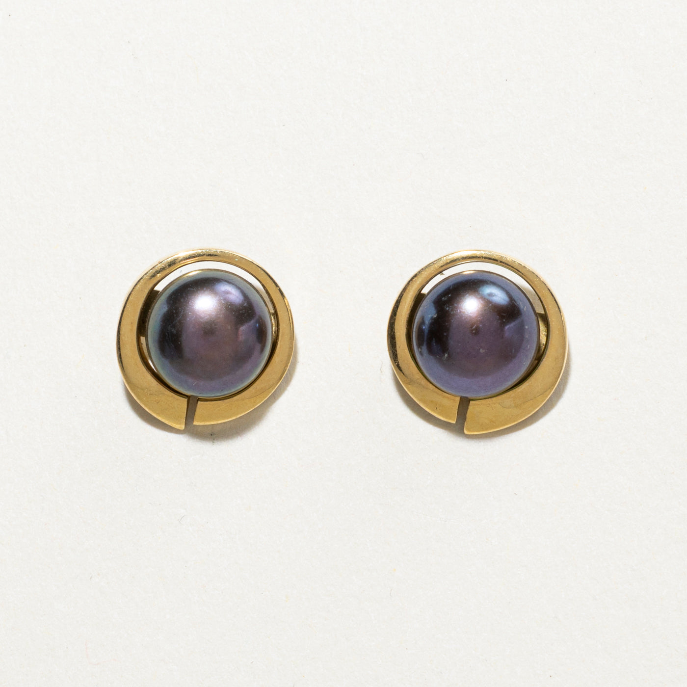 18k Black Pearl Shield Stud Earrings