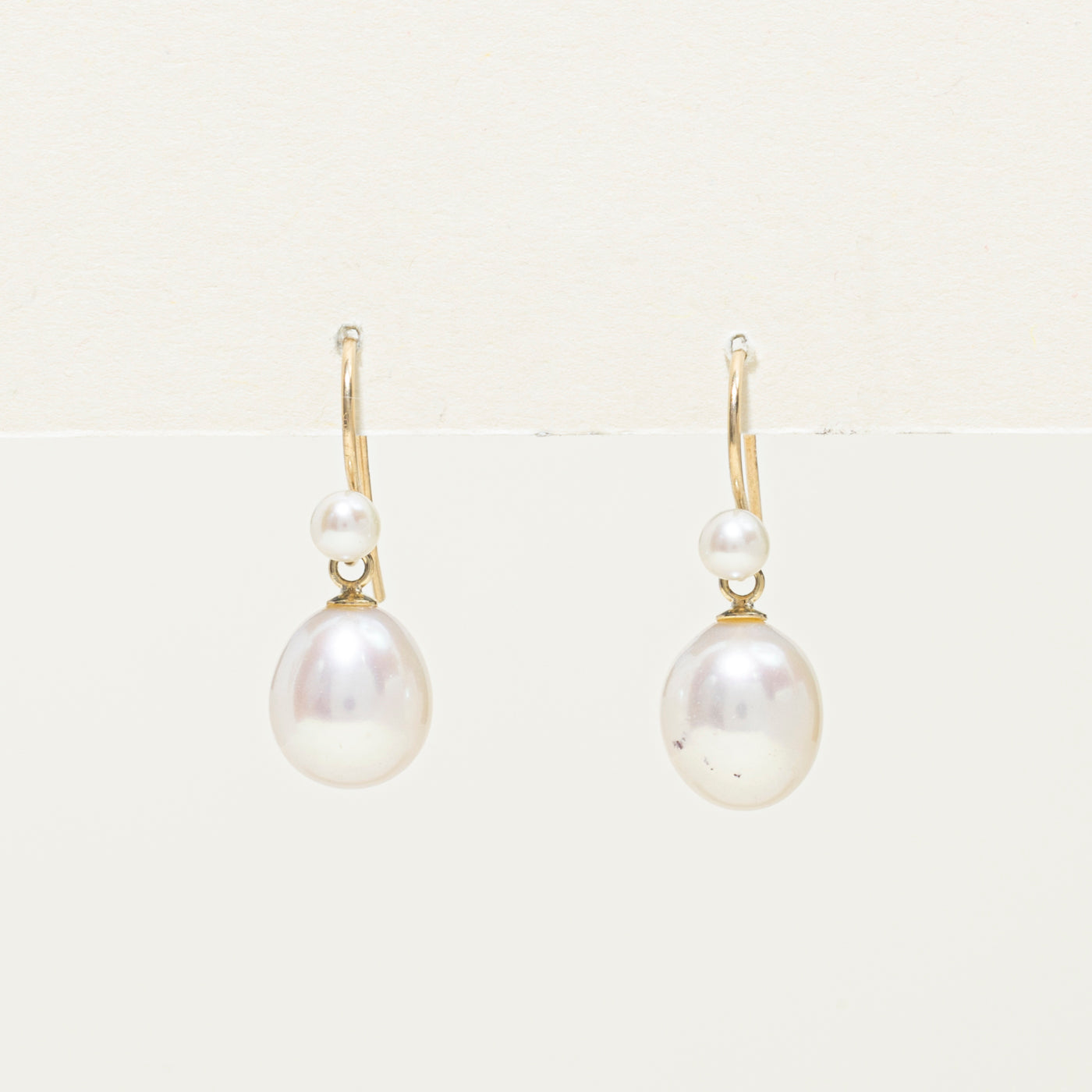 Boucles d'oreilles pendantes en perles et or 14 carats