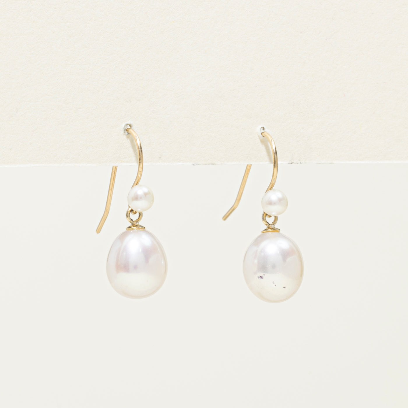 Boucles d'oreilles pendantes en perles et or 14 carats