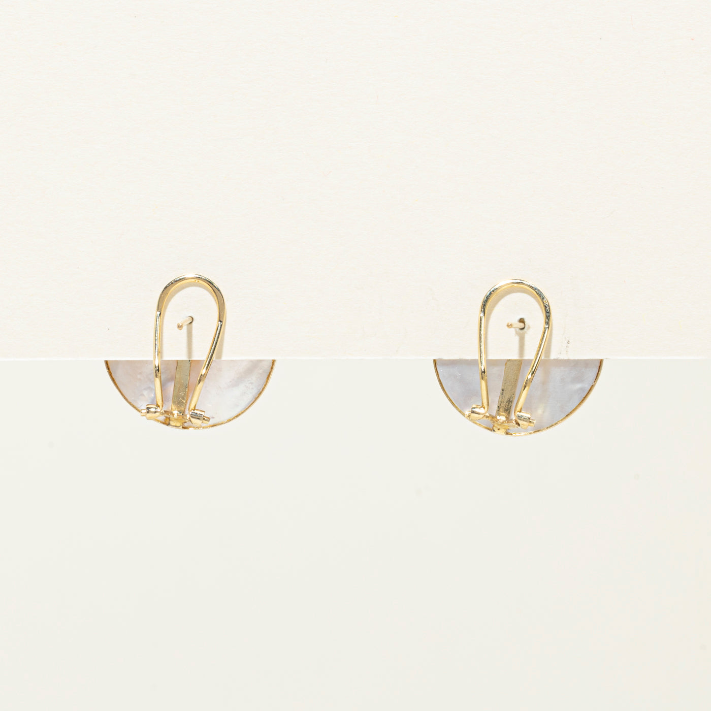 Boucles d'oreilles puces en perles Mabé 14 carats