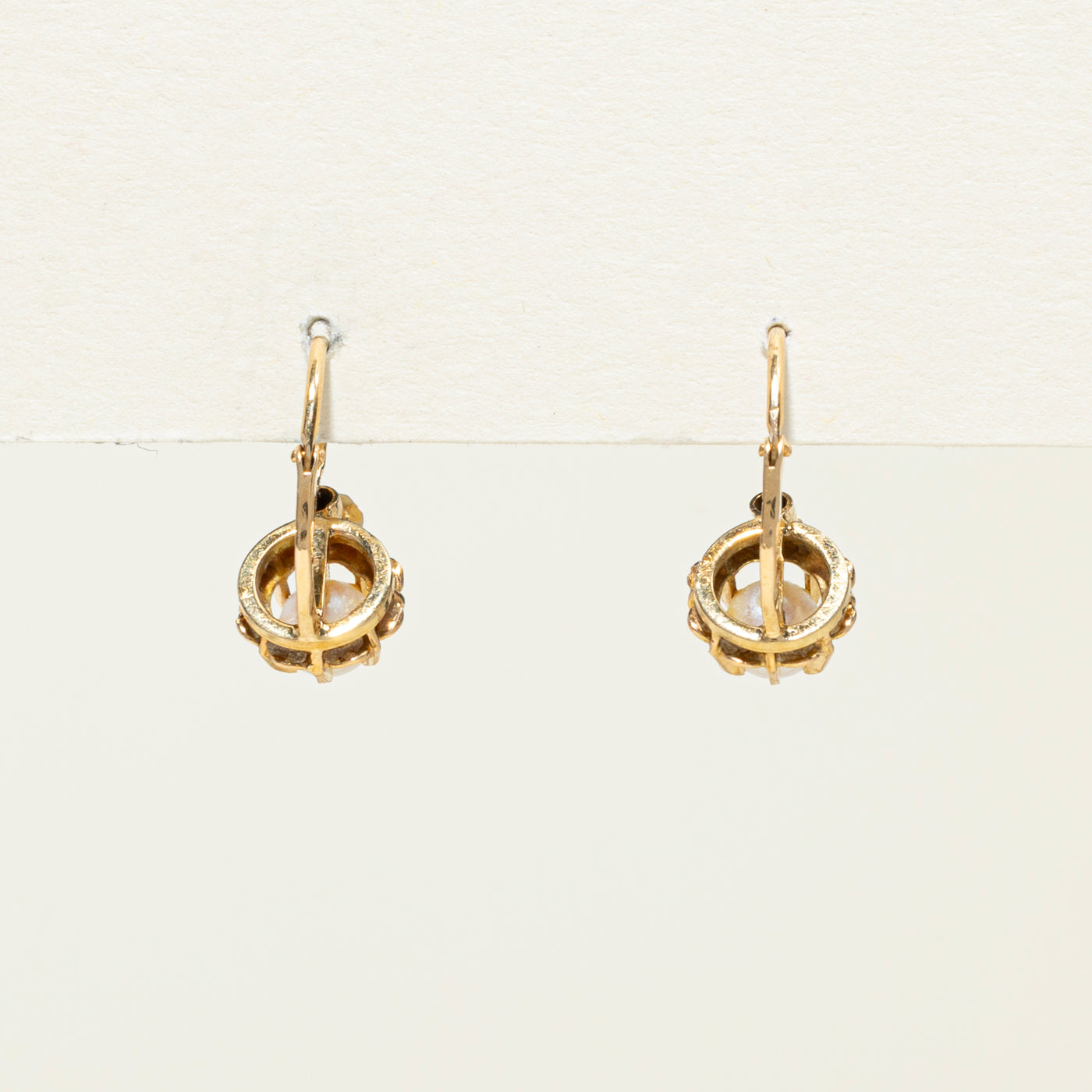 Boucles d'oreilles pendantes en perles serties Belcher 18 carats