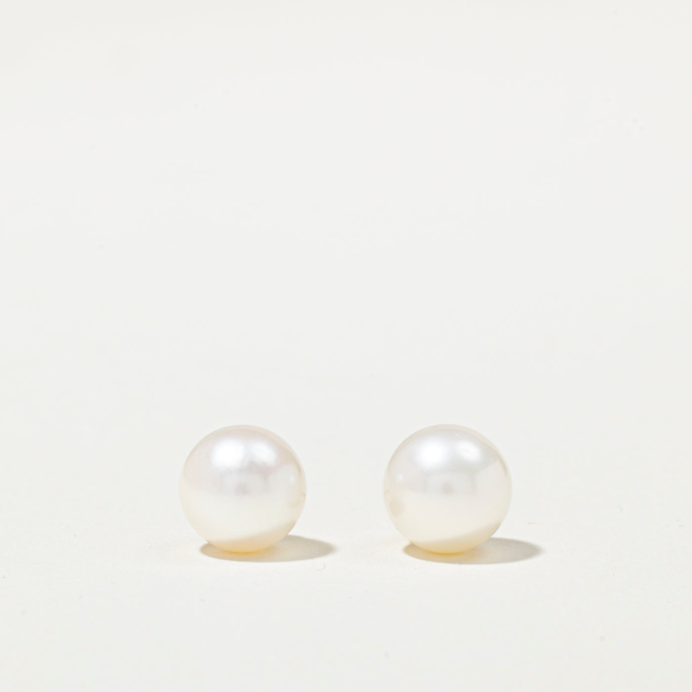 Boucles d'oreilles puces amovibles en forme de bouclier avec perle 14 carats