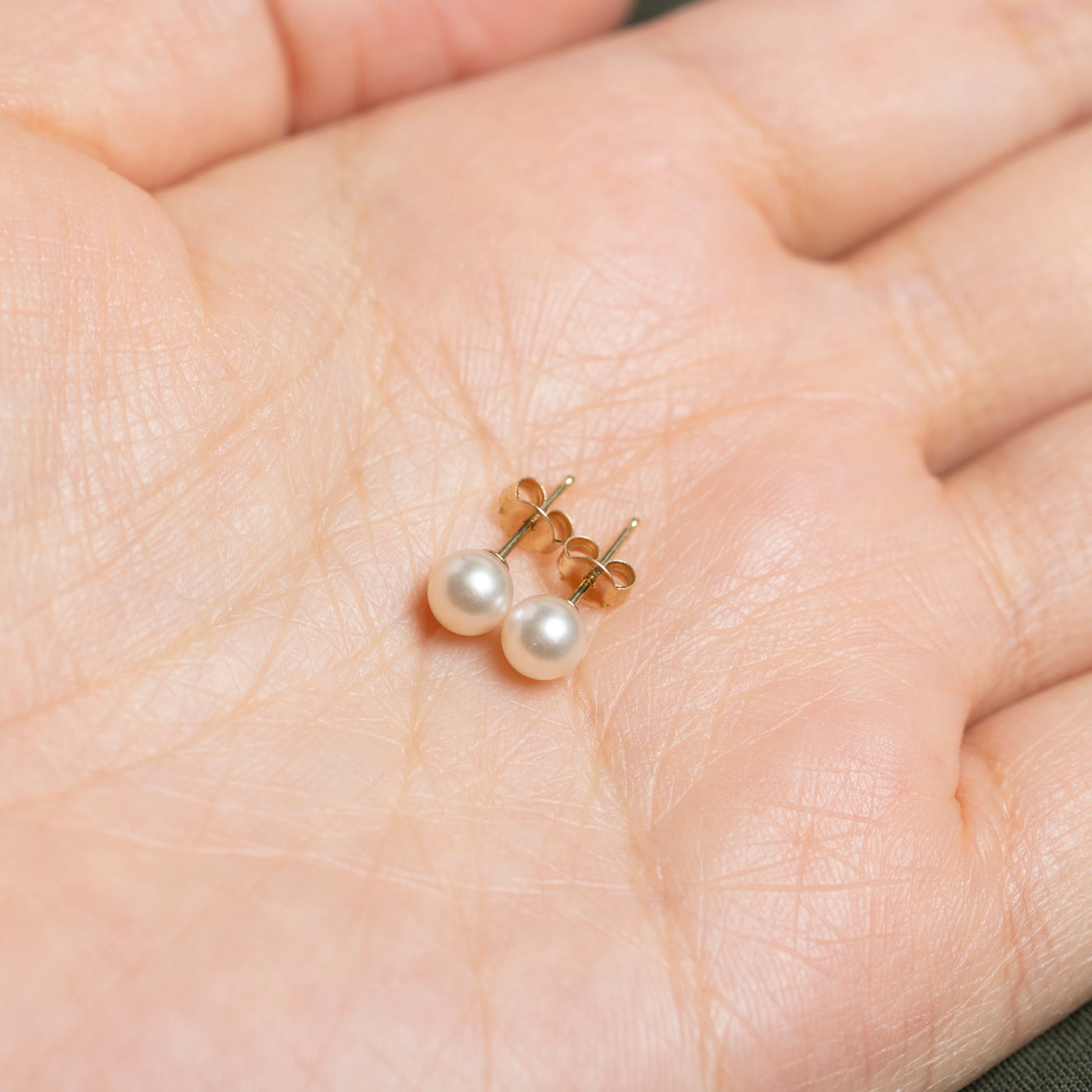 Boucles d'oreilles puces en perles 14 carats