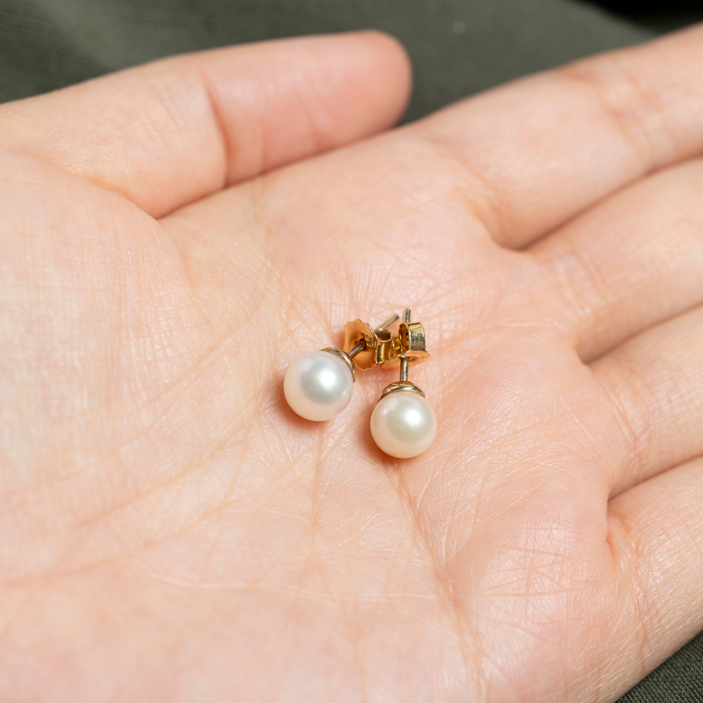 Boucles d'oreilles puces en perles 18 carats