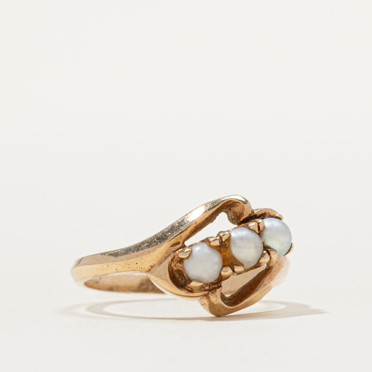 10k Three Stone Pearl Openwork Bypass Ring | SZ 6.25