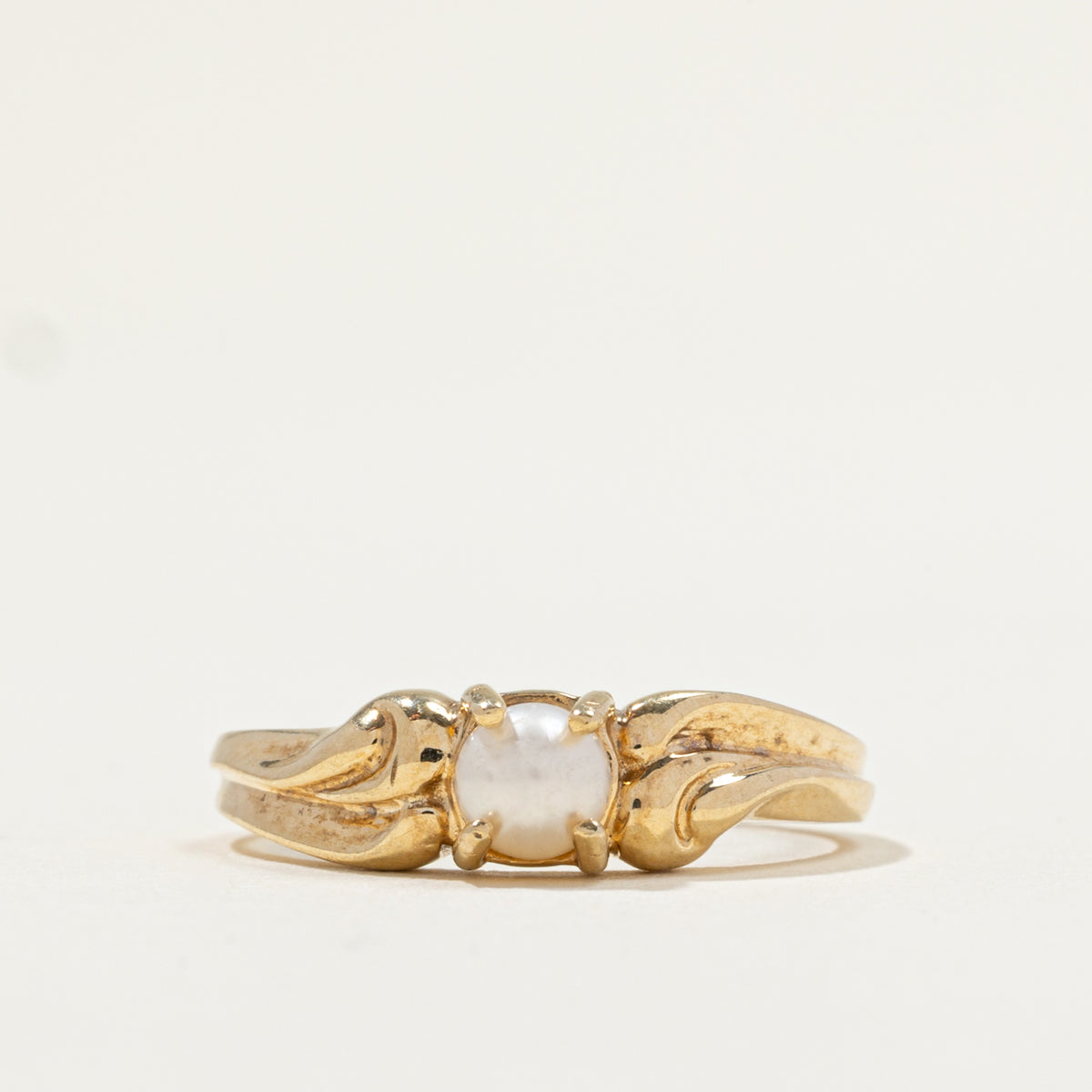 10k Pearl Scrollwork Grooved Ring | SZ 6.25