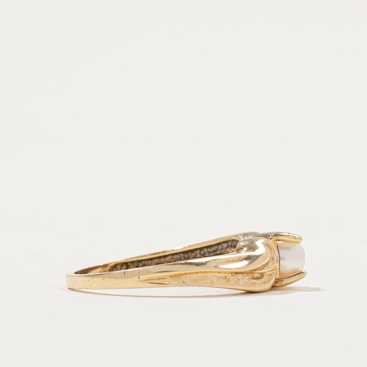 10k Pearl Scrollwork Grooved Ring | SZ 6.25