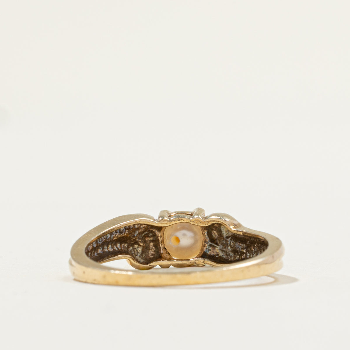 10k Pearl Scrollwork Grooved Ring | SZ 6.25