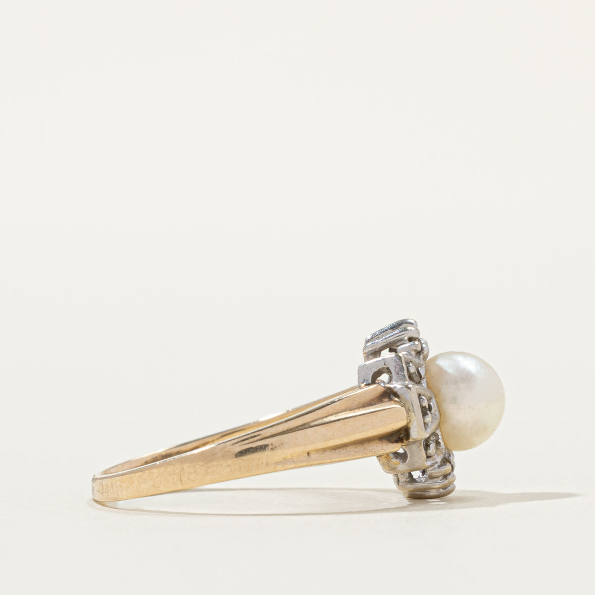 10k Pearl & Diamond Petal Halo Ring | 0.06ctw | SZ 5.75