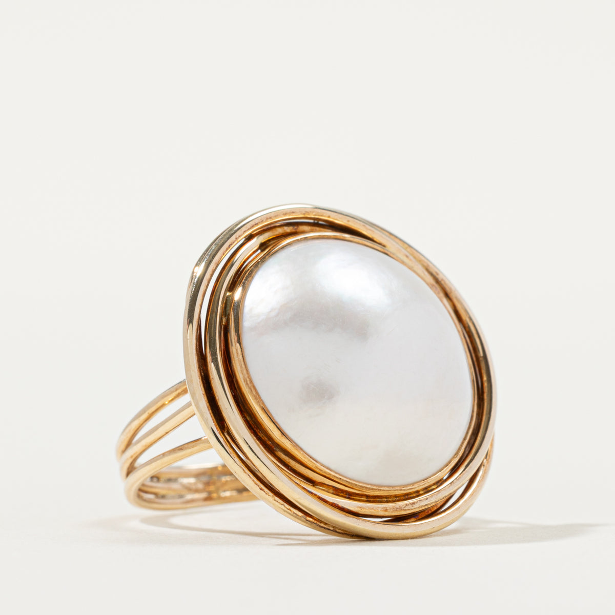 14k Bezel Set Mabe Pearl Framed Cocktail Ring | SZ 6.75