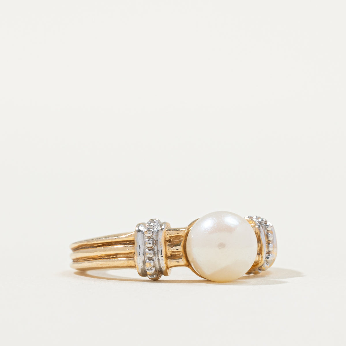 14k Two Tone Solitaire Pearl Grooved Ring | SZ 5.25