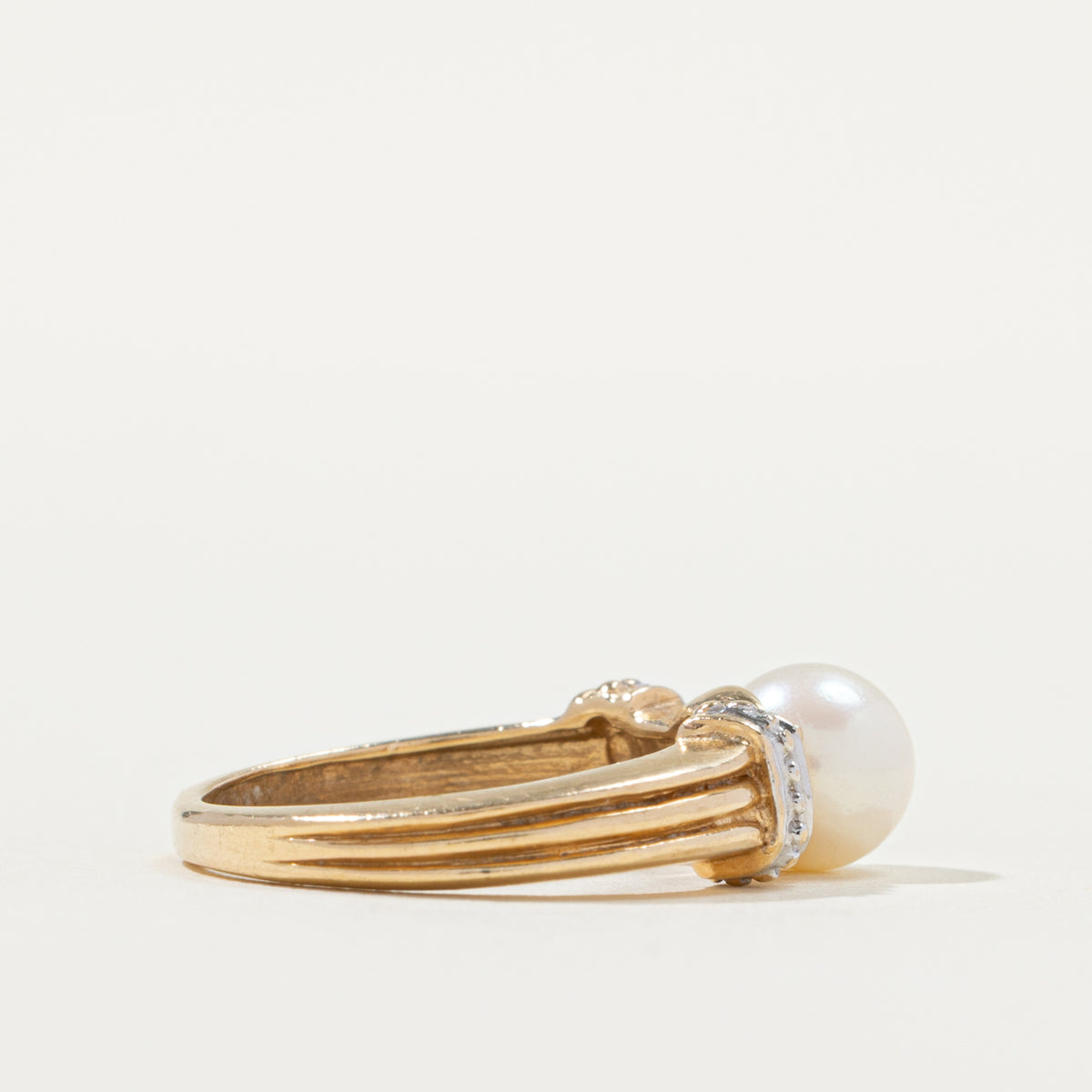 14k Two Tone Solitaire Pearl Grooved Ring | SZ 5.25