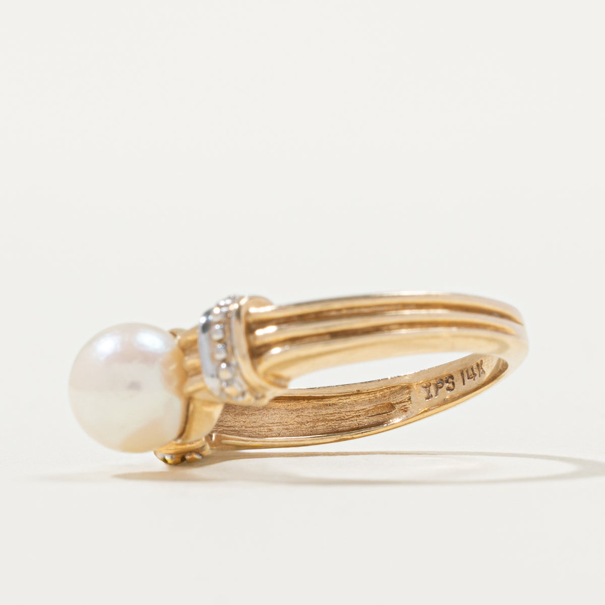 14k Two Tone Solitaire Pearl Grooved Ring | SZ 5.25