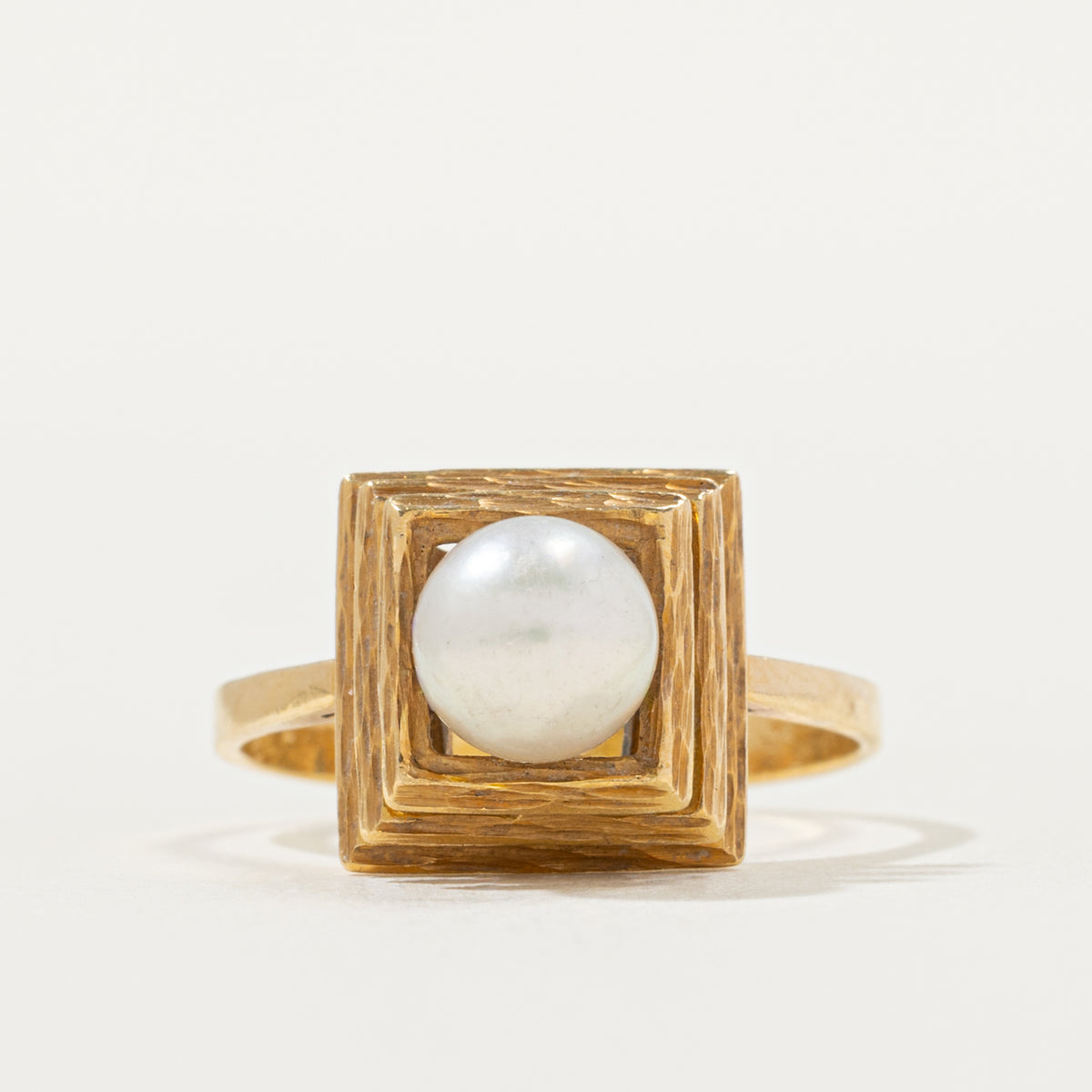 18k Solitaire Pearl Textured Square Framed Cocktail Ring | SZ 6.5