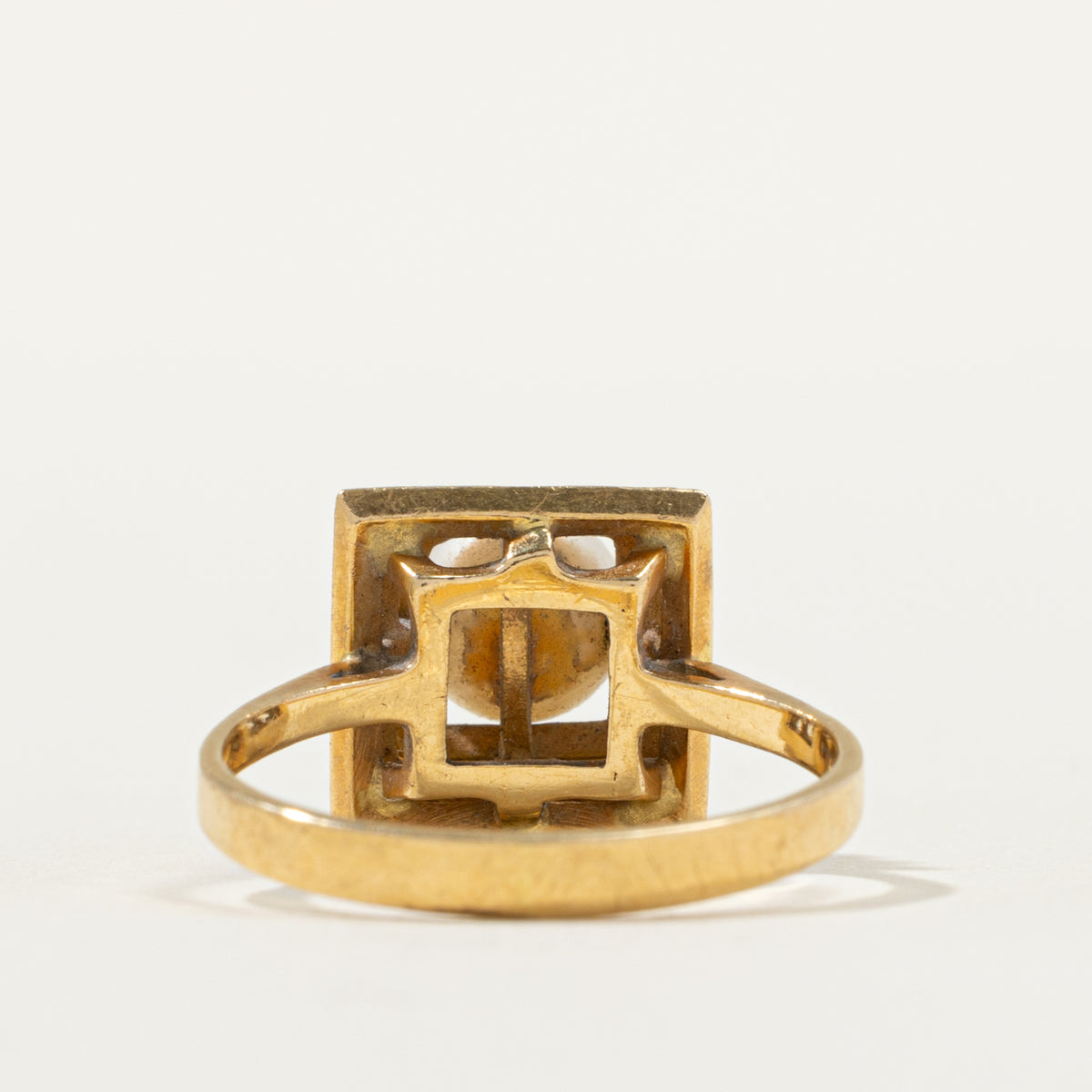 18k Solitaire Pearl Textured Square Framed Cocktail Ring | SZ 6.5