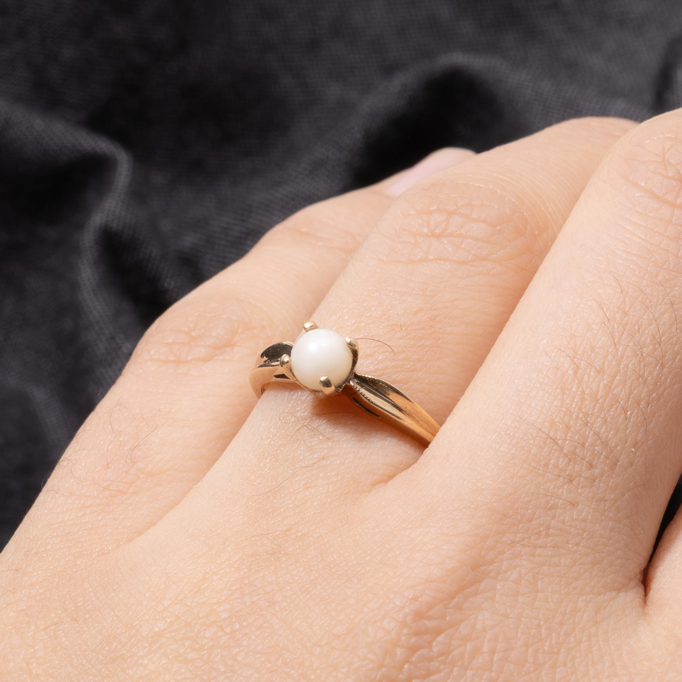 10k Pearl Grooved Petite Ring | SZ 6.25