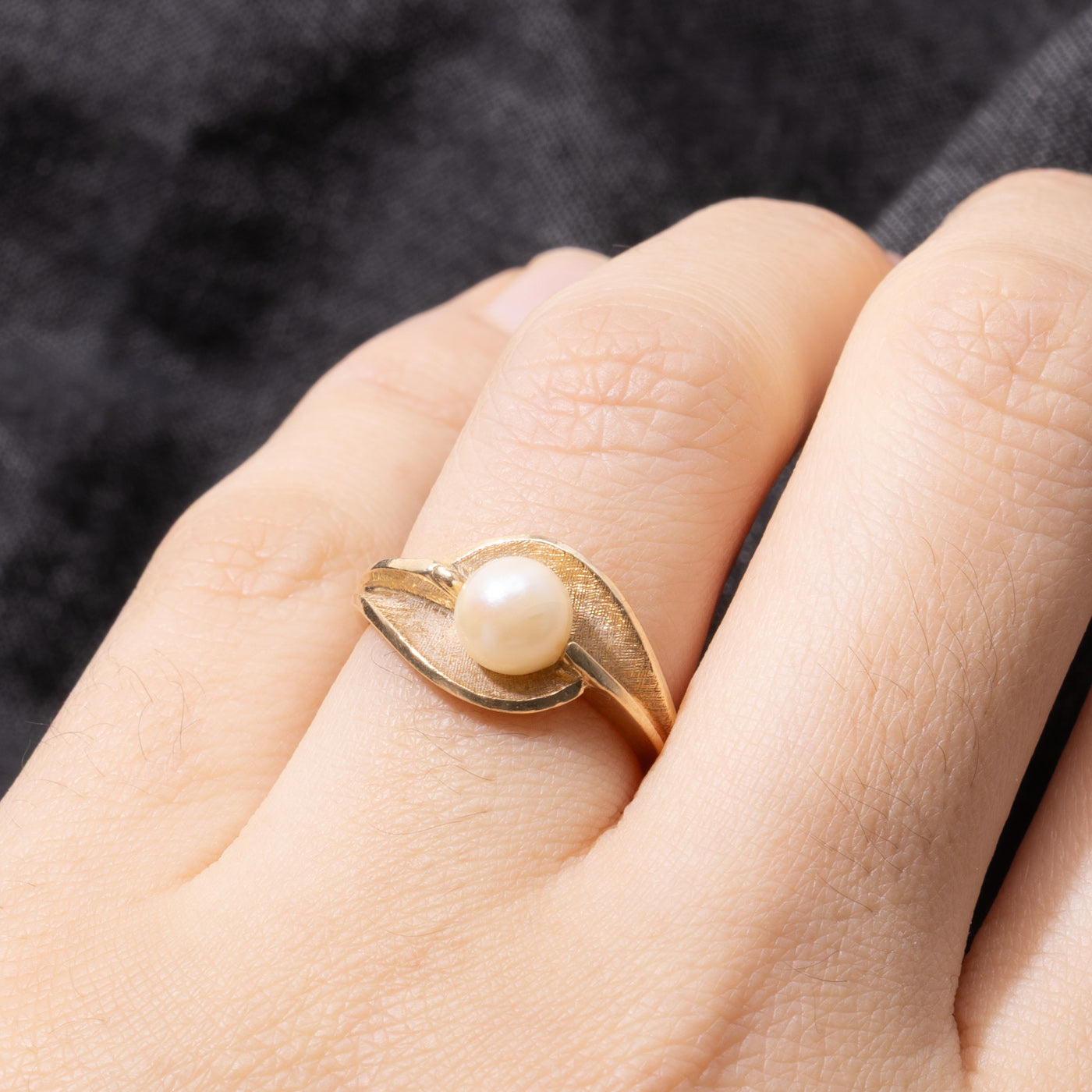 14k Pearl Leaf Textured Ring | SZ 5.5