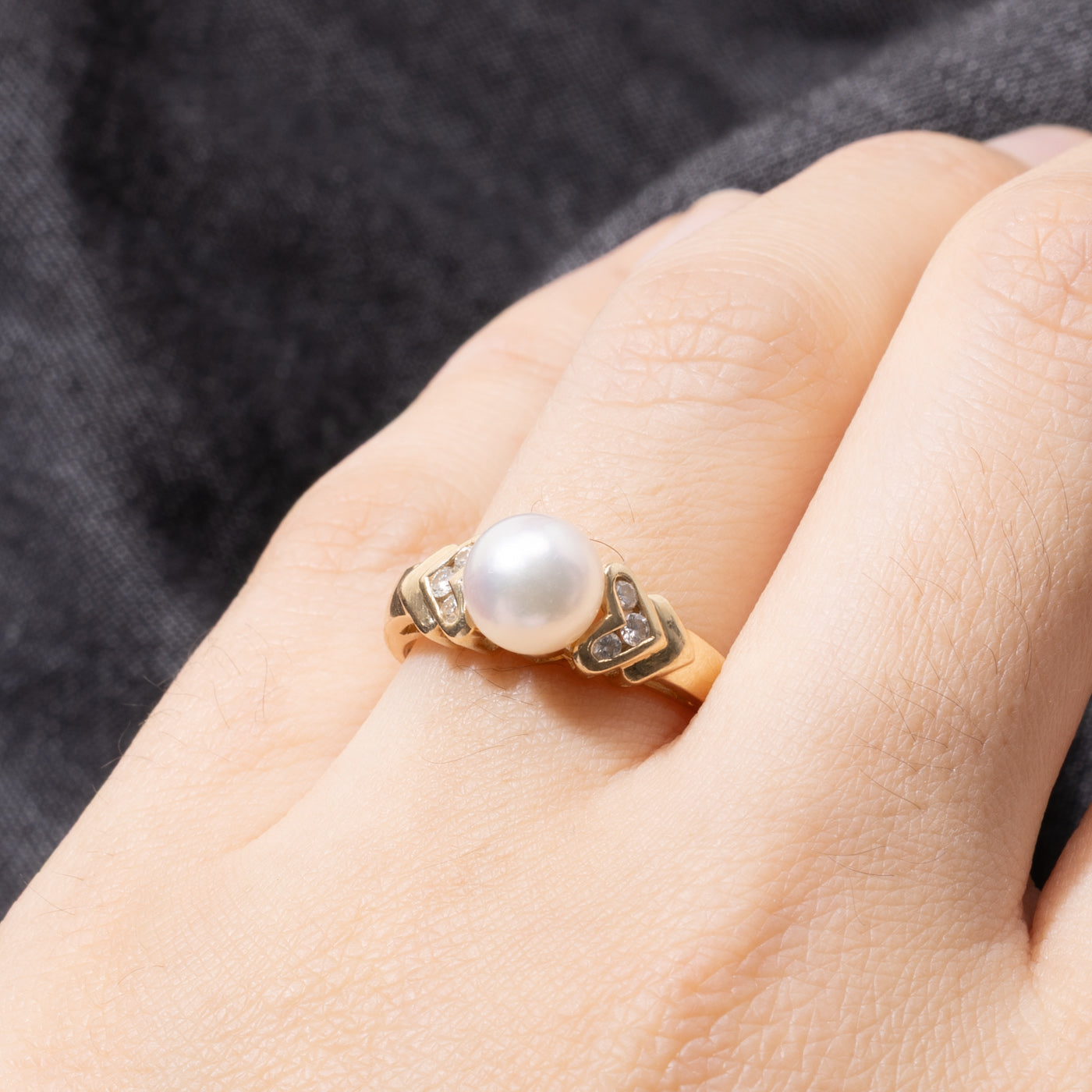 14k Pearl & Diamond V Accented Ring | SZ 7