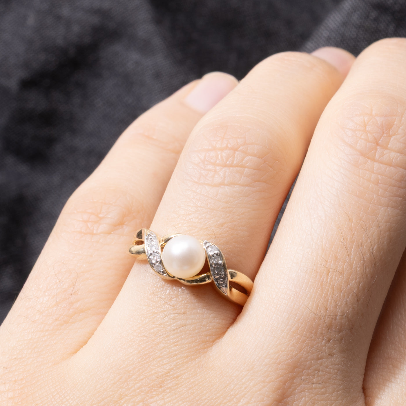 10k Pearl & Diamond Accented Crossover Ring | SZ 6.75