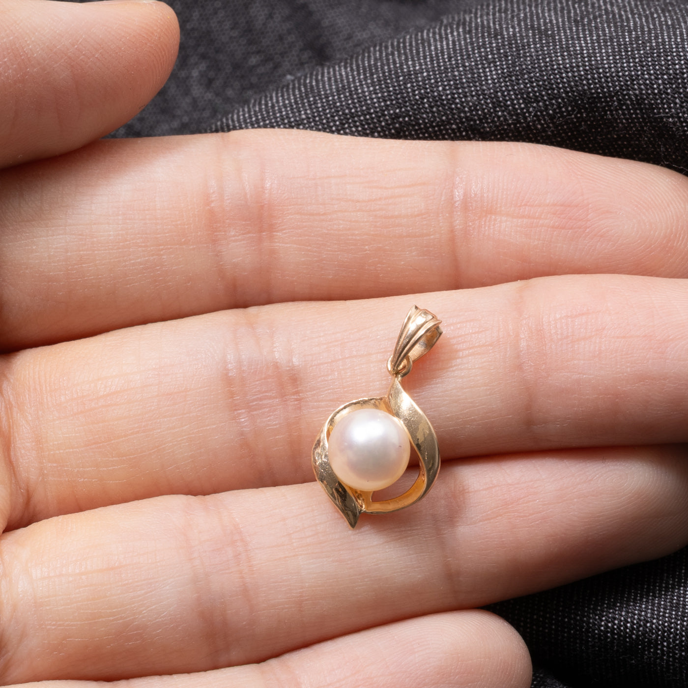 14k Pearl Framed Pendant