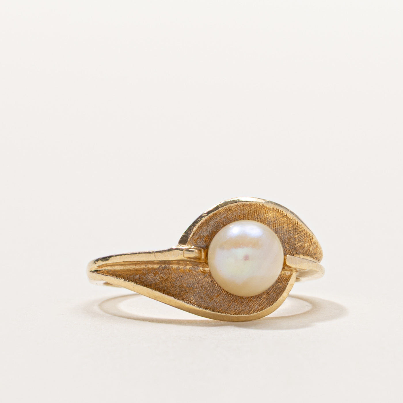 14k Pearl Leaf Textured Ring | SZ 5.5