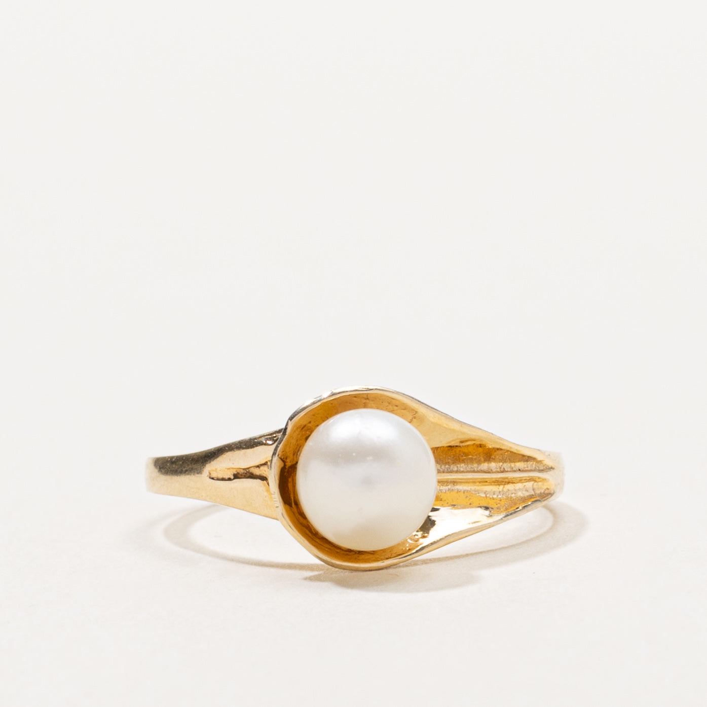 14k Pearl Tapered Ring | SZ 6.75