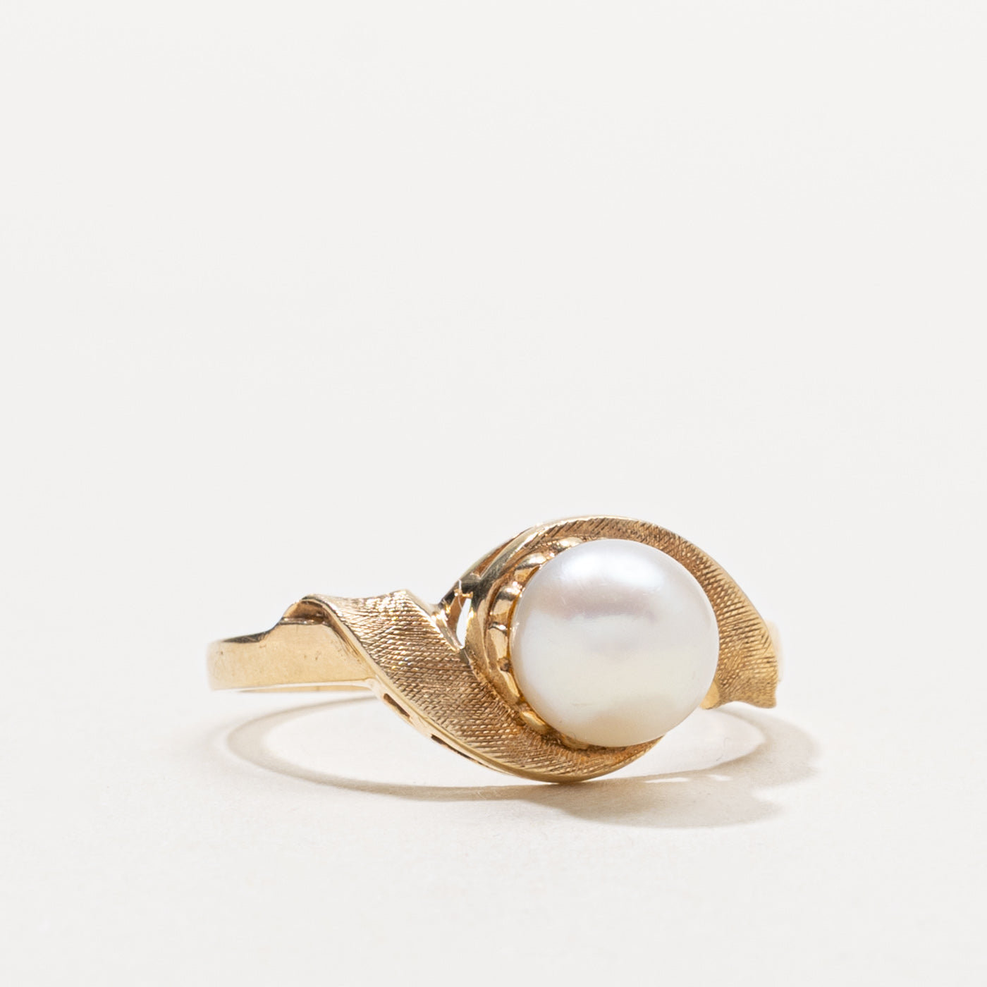 14k Pearl Textured Bypass Ring | SZ 8.25