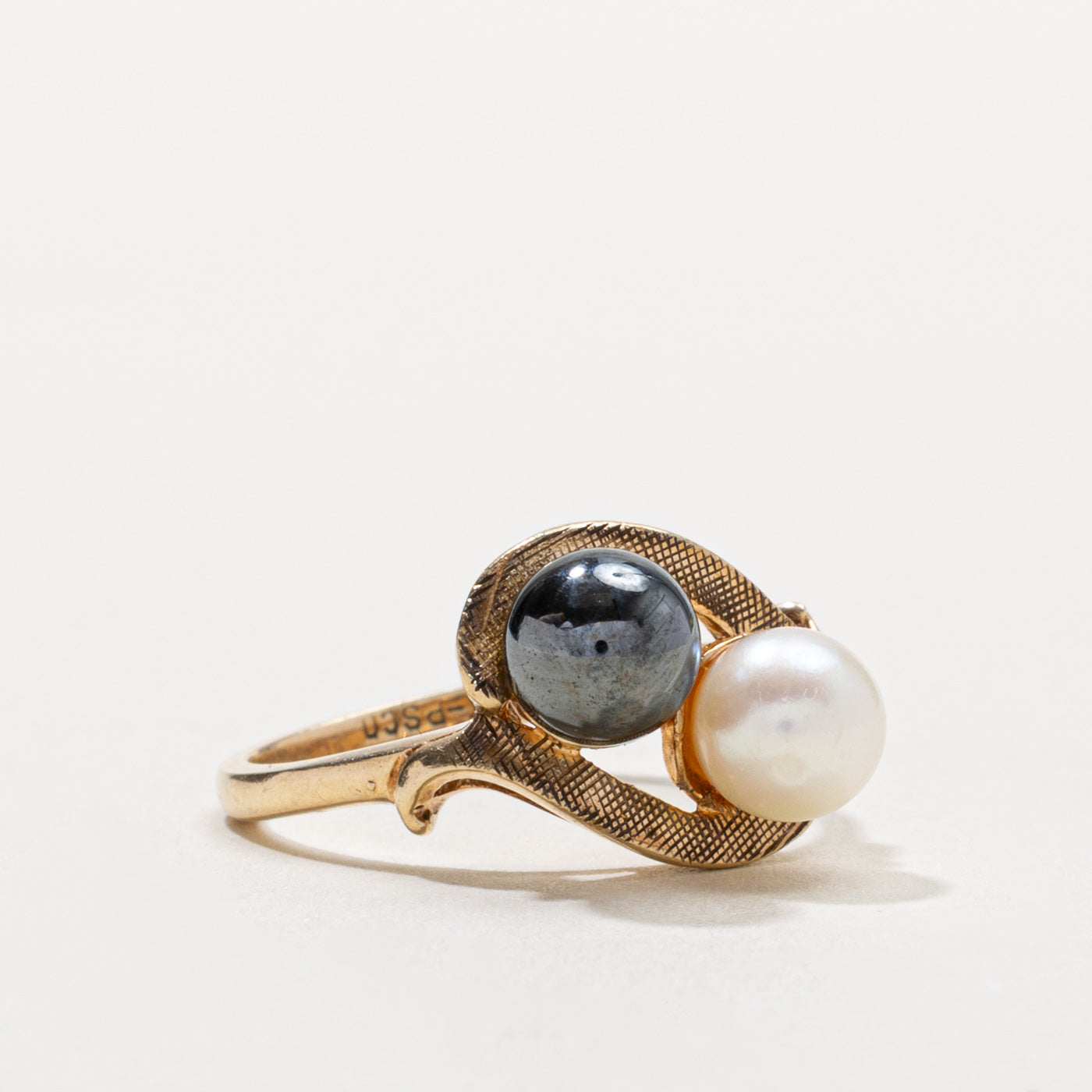 10k Retro Pearl & Hematite Toi et Moi Ring | SZ 6.5