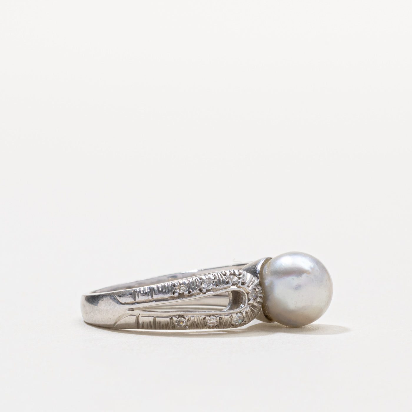 18k Pearl & Diamond Textured Ring | SZ 6.5